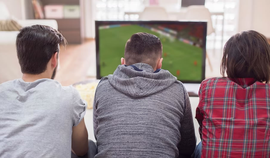 Saiba onde assistir jogos de futebol ao vivo na TV e streaming